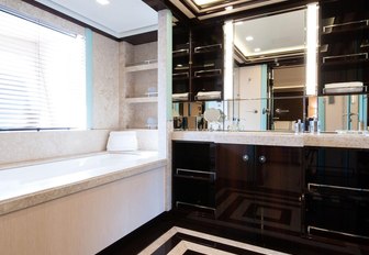 Ensuite on Superyacht AXIOMA