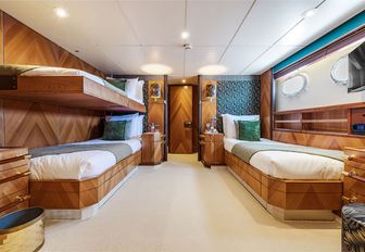 Charter yacht SHEERGOLD twin cabin with pullman berth