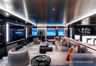 luxury yacht solo skylounge