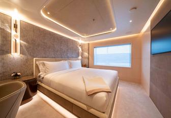 Charter yacht SYMMETRY guest cabin with central berth