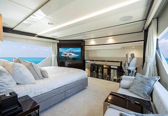 Charter yacht QUANTUM master cabin overview