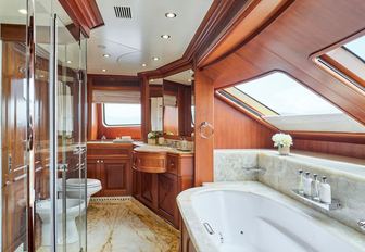 Charter yacht RIVA I en suite