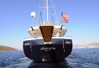 stern of charter yacht GULMARIA when underway on a charter vacation in Turkey