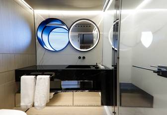 Charter yacht BEL1 en suite