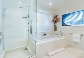 Charter yacht LOTUS en suite with shower cubicle and bath tub