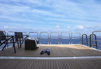 drop down swim platform aboard motor yacht Hurricane Run’