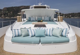 sun pads and seating area on the foredeck of motor yacht CRISTOBAL 