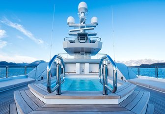 superyacht cloudbreak jacuzzi