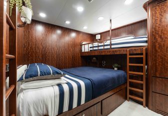 Charter yacht BEYOND CAPRICORN guest cabin