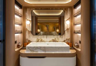 Charter yacht HAZE² en suite