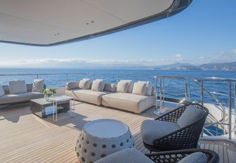 Charter yacht CADA DIA exterior seating area