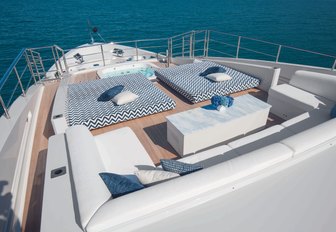 bow area on luxury yacht ‘H with a spa pool, seating and sun pads