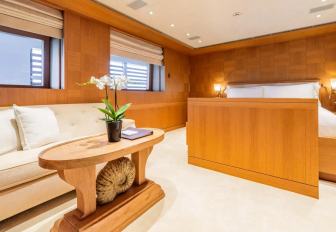Charter yacht BATELLO seating area in guest cabin
