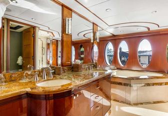 Charter yacht JUST ENOUGH en suite