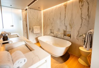 Charter yacht STELLAMAR en suite