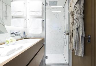 Charter yacht SEVEN SINS ensuite