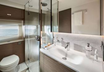 Charter yacht ELIZABETH en suite