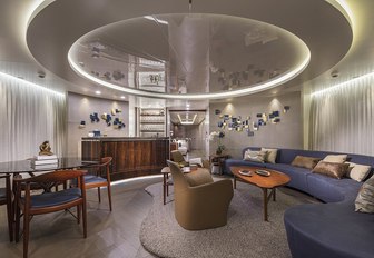 retro-inspired skylounge on board charter yacht Broadwater