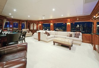 The upper salon of M/Y 'One Last Toy'