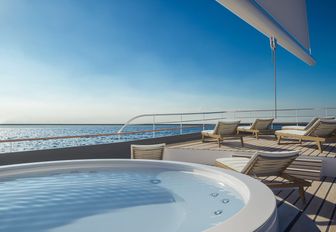 Hot tub of superyacht CORSARIO