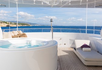 spa pool on board motor yacht GO