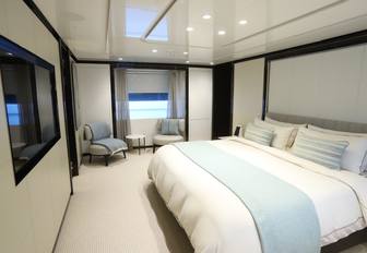 Charter yacht ANDIAMO master cabin