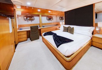 spacious and sleek cabin with en-suit bathroom in luxury supercharge island heiress 