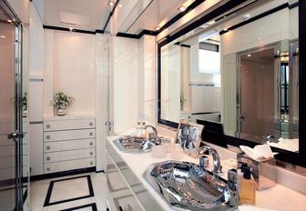 en-suite in the master suite aboard motor yacht ‘Sealyon 37’ 