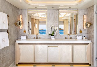 Super yacht charter AMOR A VIDA en suite dual basin unit