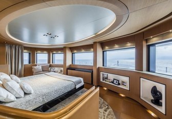 A guest stateroom on board M/Y Suerte