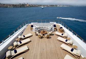 Sundeck on megayacht WHEELS