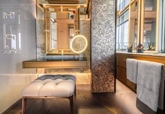 Charter yacht RAJA² en suite