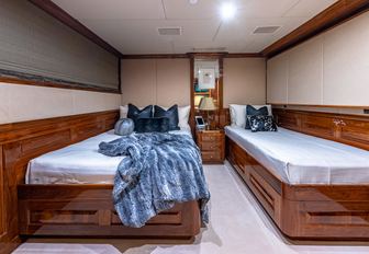 Charter yacht AMORE twin cabin