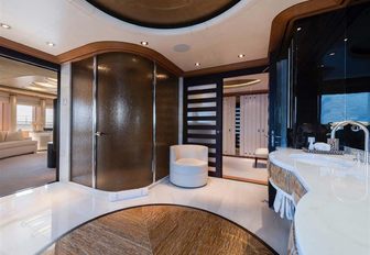 Charter yacht SUNRAYS master cabin ensuite