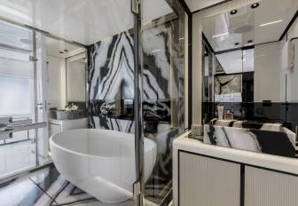 Charter yacht SHE'S A 10 TOO en suite