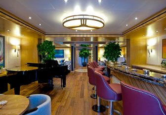 piano and bar in the main salon of charter yacht ‘Indian Empress’ 