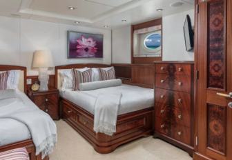 Charter yacht AVALON twin cabin
