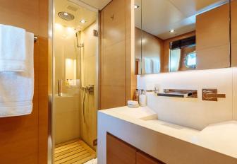Charter yacht AWAY en suite