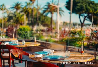 La Palme d'Or alfresco dining tables