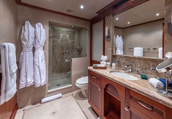 Charter yacht PISCES en suite with bathrobes