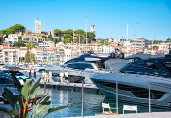 Cannes Yachting Festival motor yacht display