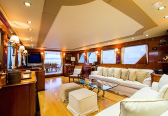 the traditionally styled main salon on board luxury yacht LIBERTUS 