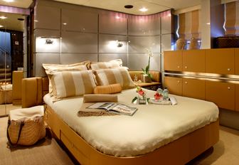Charter yacht PANDION guest cabin with central berth