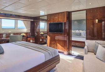 Charter yacht BLUE SYMPHONIE master cabin