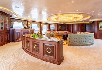 Charter yacht BLACK PEARL upper salon lounge 