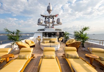 loungers and Jacuzzi on the sundeck of motor yacht MY SEANNA 