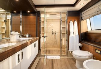 Charter yacht LADY MRD en suite