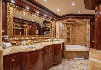 Charter yacht AQUASITION en suite