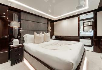Luxury yacht charter CAPTAIN MORGAN III double guest cabin