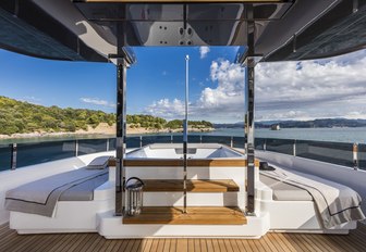 Jacuzzi surrounded by sunpads on the sundeck of superyacht December Six